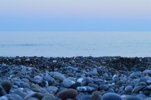 Tassa di soggiorno Vibonati, guida e obblighi per i gestori - Particolare spiaggia ciottoli